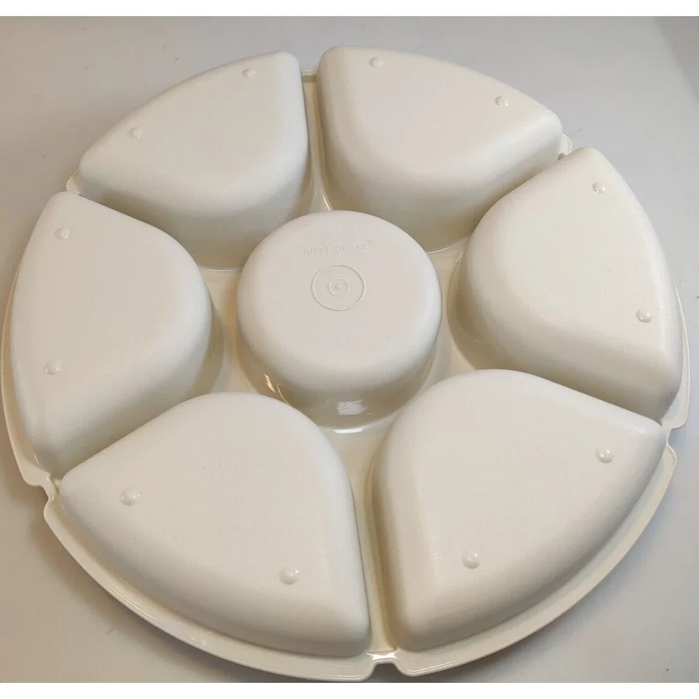 Vintage-Tupperware Serving Center Tray Almond Veggie 1665-3 With Lid 1666-1 USA